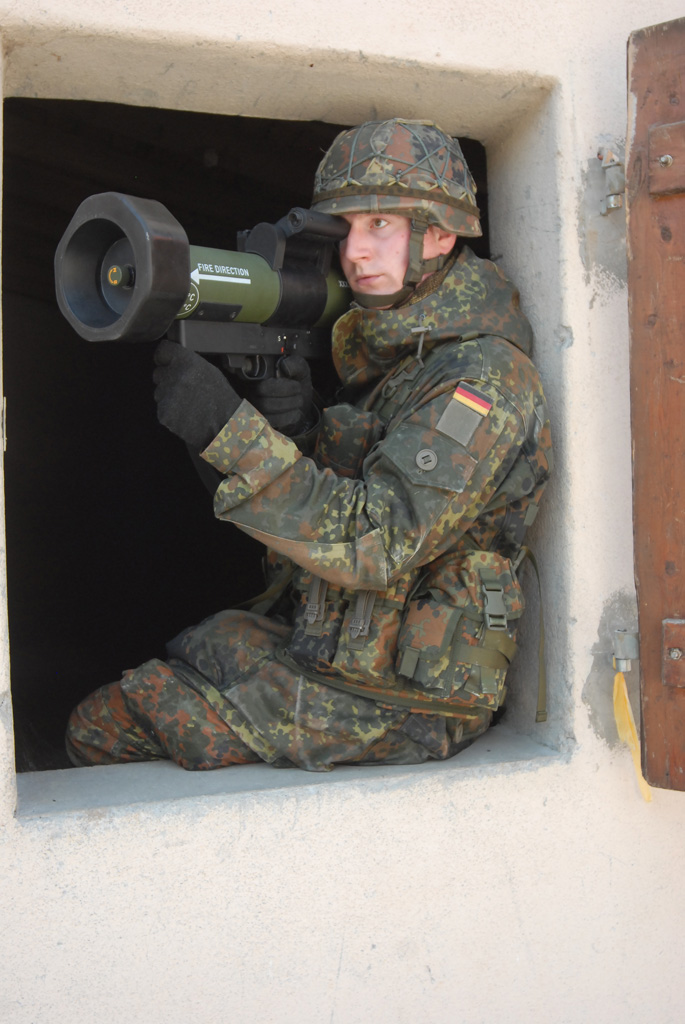 www.dutchdefencepress.com/wp-content/uploads/2011/06/MEU_5208.JPG