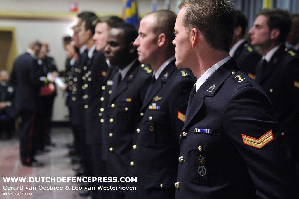 Kersverse kaderleden Korps Mariniers - Dutch Defence Press