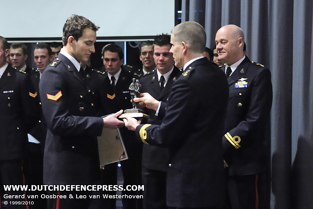 Kersverse kaderleden Korps Mariniers Dutch Defence Press