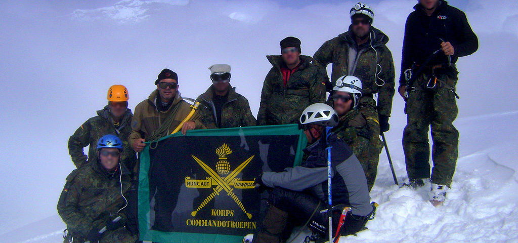 KCT vlag op het dak van de Andes