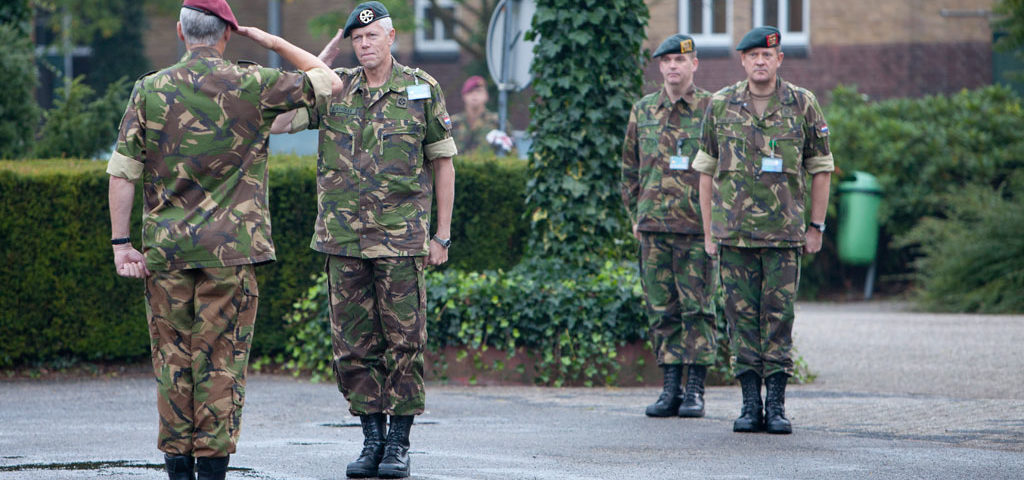 Rode baret voor nieuwe commandant luchtmobiele brigade