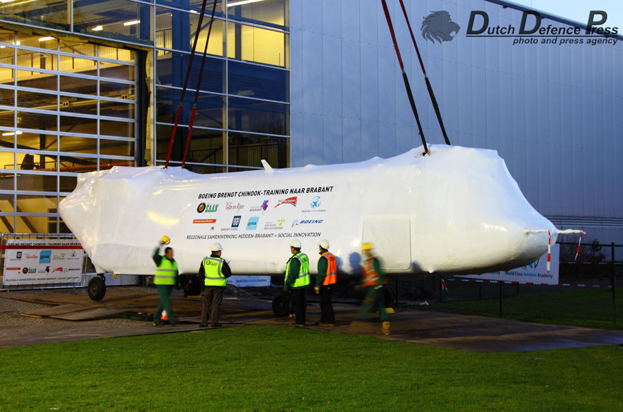 WCAA Rotary Wing Training Center ontvangt Chinook helikopter Dutch