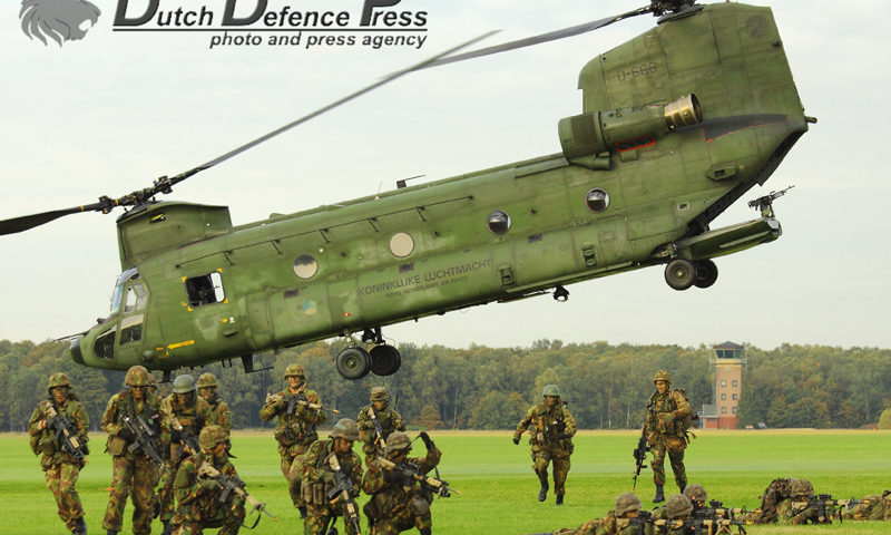 Twee decennia Nederlandse Rode Baretten 11 Luchtmobiele Brigade (Air Assault) ‘7 December’