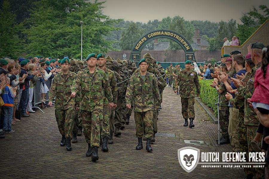 Hond huren Gering Groene baret en uniek naslagwerk uitgereikt aan 19 nieuwe commando's -  Dutch Defence Press