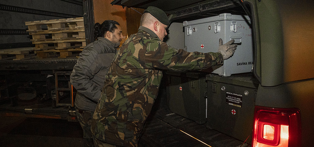 Militair artsen en verpleegkundigen aan de slag in het land