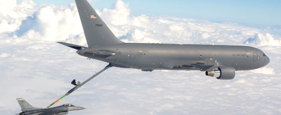 USAF KC-46 tankers in zwaar weer