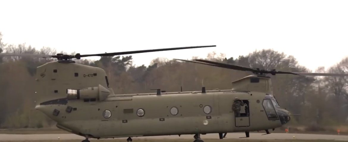 Eerste CH-47F MYII CAAS Chinook binnen