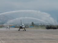 Eerste twee M-346 vliegtuigen landen op het Hellenic International Flight Training Center in Kalamata