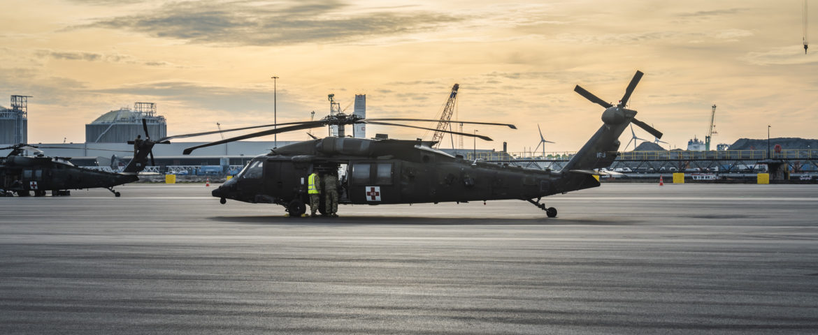 Atlantic Resolve: Nederlandse HNS maakt grootschalige Amerikaanse helikopterverplaatsing mogelijk