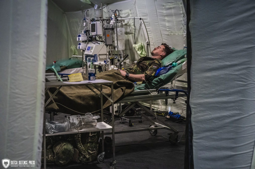 Na de operatie wordt de gewonde naar de IC gebracht